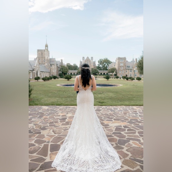 JJs House Elegant Lace Wedding Dress in Cream - Picture 5 of 15